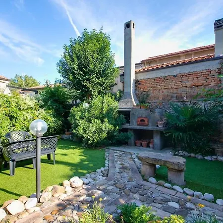 Сasa de vacaciones Maison Anna - Relax In Casa Indipendente Con Giardino In Centro E Free Parking *