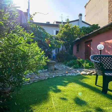 Maison Anna - Relax In Casa Indipendente Con Giardino In Centro E Free Parking Ferienhaus *